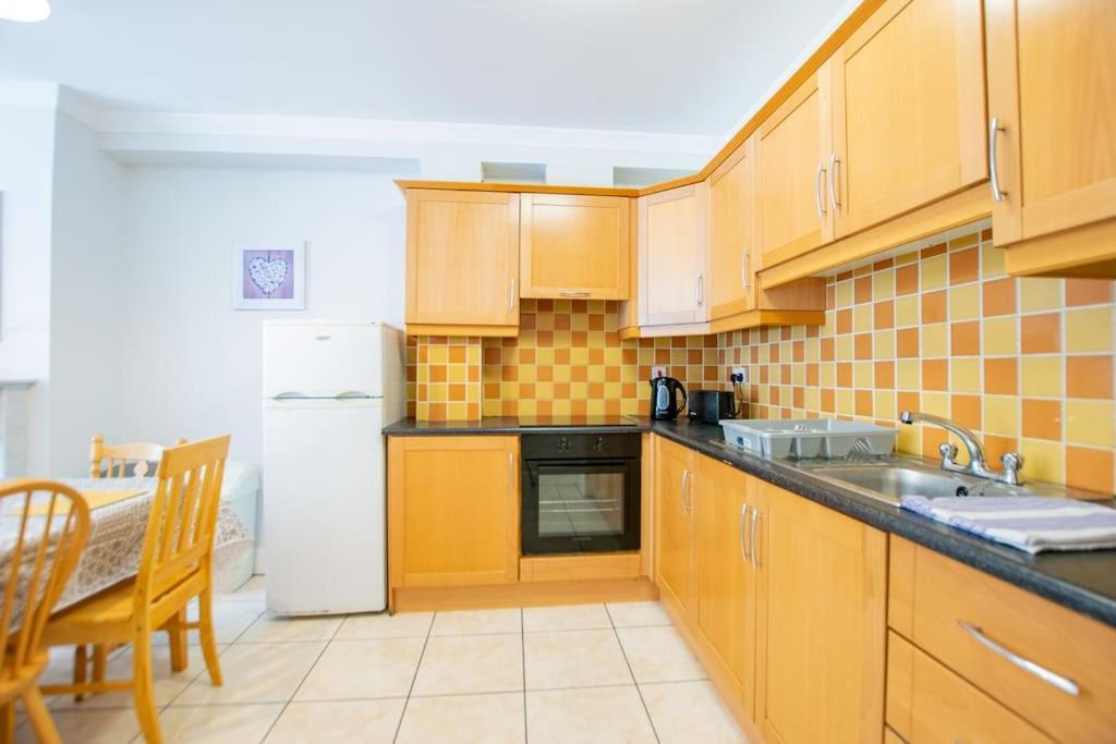 Hébergement de vacances 90 - Roomy Townhouse By Shortstays Galway