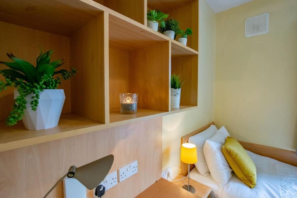 Hébergement de vacances 90 - Roomy Townhouse By Shortstays *