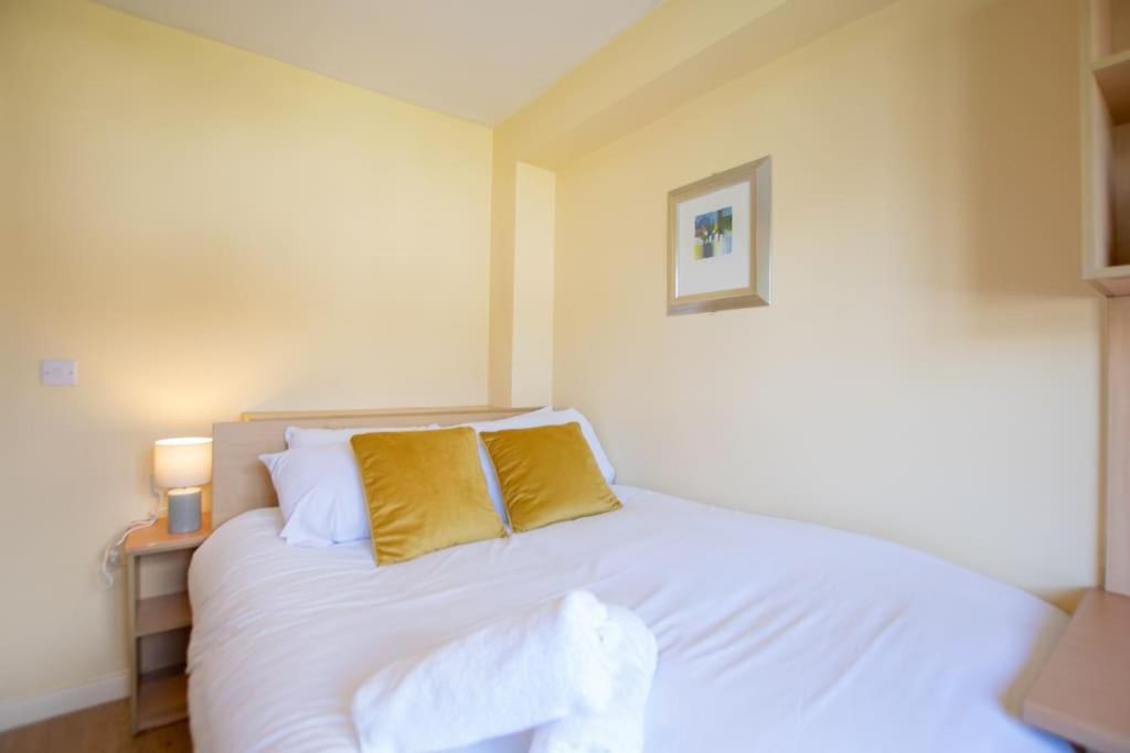 90 - Roomy Townhouse By Shortstays Hébergement de vacances *